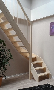 Nebentreppe für den kleinen Platz, 1/4 Wendelung ab 3.Stufe, mit Geländer Holz Sprossen Rundstab, 65 cm breit
