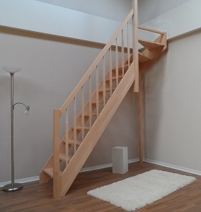 Nebentreppe mit 1/4 Wendelung oben, Geländer Holz Sprossen Rechteckstab, 75 cm breit