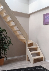 Nebentreppe für den kleinen Platz, 1/4 Wendelung ab 3. Stufe, ohne Geländer, 65 cm breit