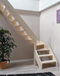 Nebentreppe ohne Geländer, 1/4 Wendelung ab 3. Stufe, 75 cm breit